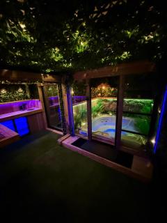 Woodland Escapes Glamping - The Shack - 0