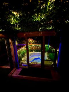 Woodland Escapes Glamping - The Shack - 9