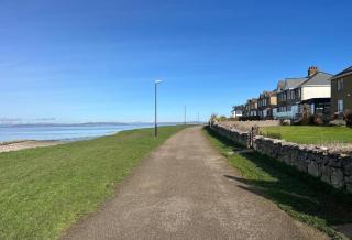 4 bed house in Heysham, Morecambe - views over Morecambe Bay - 3 double bedrooms, 1 single bedroom SLEEPS 7 - 5
