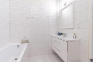 Charming Suite-2BR Luxury Stay nr Basilica & Opera - 3