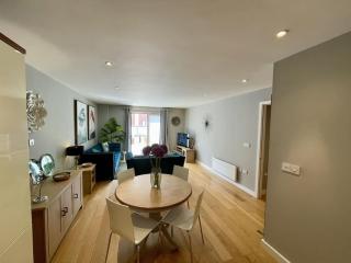 Stunning 2-bed Town Centre Apartment - Hosted by Hutch Lifestyle - 1