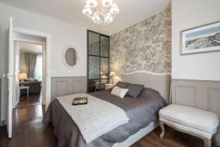 Le Triomphe Elysees - Paris - 2