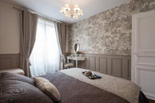 Le Triomphe Elysees - Paris - 1