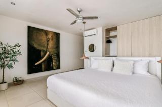 Lullaby of Waves, A Spectacular Escape - 1