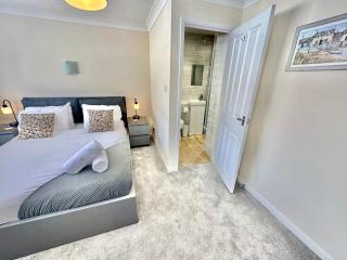 Courtyard Cottage - Two Bedroom Home Close to Bournemouth Town and Beaches - Sleeps 6 - 4