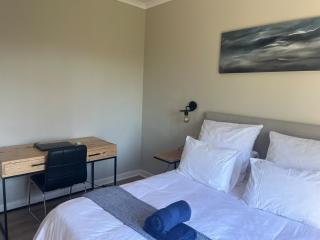 Family home+views+pets+garden+solar - Cape Town - 3