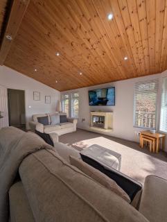 Hot Tub 3 Bed Lodge - Fallbarrow - Lake Windermere - 2