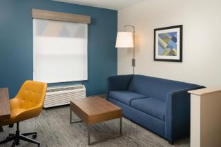Holiday Inn Express & Suites Orlando International Airport by IHG - 7