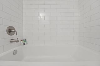 Minimalist studio with modern design touches - 2