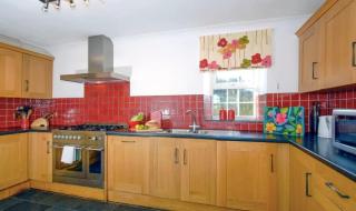 Charming Coastal Farmhouse with Sea Views & Garden - 4