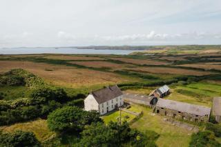 Charming Coastal Farmhouse with Sea Views & Garden - 3