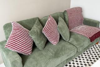 Perfect Booking 3 Bed with Driveway Parking & Garden - 9