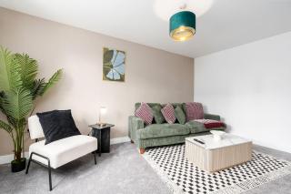 Perfect Booking 3 Bed with Driveway Parking & Garden - 6
