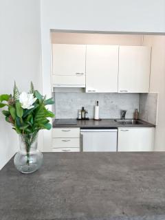 Compact Studio with Balcony in the Center - 8