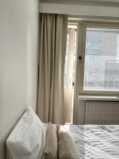 Compact Studio with Balcony in the Center - 5