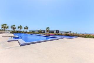 Waterfront condo with pool & gym access - 5