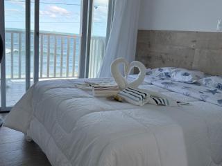 Casa Pé na areia frente mar - 4 suítes com Piscina - 6