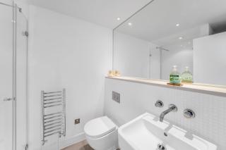 Stunning 4 Bed House with Outstanding River Views - 9