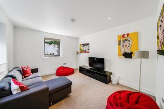 Stunning 4 Bed House with Outstanding River Views - 2