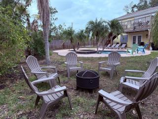 Walk 2 a water park PoolSteps to the beach - 6