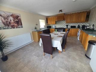 Farm Cottage Sleeps 6 with Parking - 6