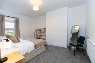 Durham 5BR Large Spacious Contractor Stay - 4