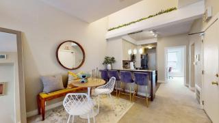 Dearborn Duplex l Sleeps 10 l Free Parking - 7