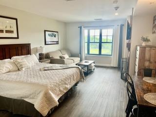 Cozy renovated Studio at Creek) - 9