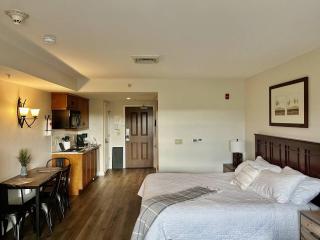 Cozy renovated Studio at Creek) - 6