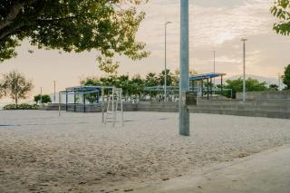 3BR Tropical Retreat Steps to Holloways Beach - 1