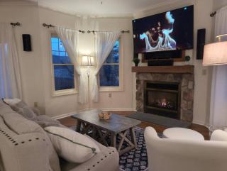 3 Bed 2 Bath on the Sanctuary side, cozy retreat - 9