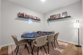 Large Single Detached House with Pool Table, Sleeps 12 and King Bed - 8