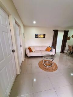 Windy Hill Suites 3bdr Apartment, sleeps 8 - 8