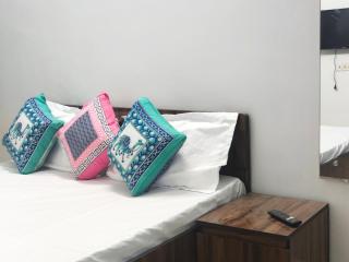 PreeshoStays Spacious Family 3BHK in Pink City Jaipur - 1