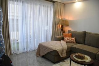 City Views, Gym, Walk to Malls & Vibrant Nightlife - 8