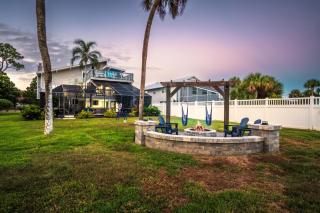 Direct Gulf Access Heated Pool 45 Dock Fire Pit - 7