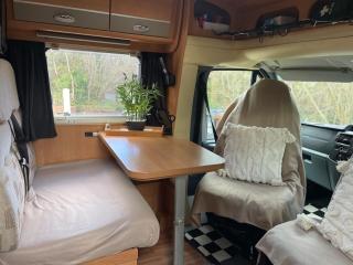 Cosy Motorhome Escape in Surrey - 6