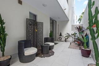 Spacious comfortable unit with FREE Parking & Pool - 8