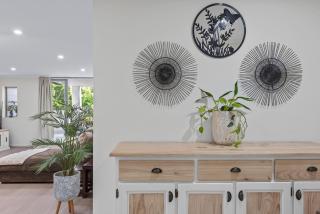 Spacious comfortable unit with FREE Parking & Pool - 7