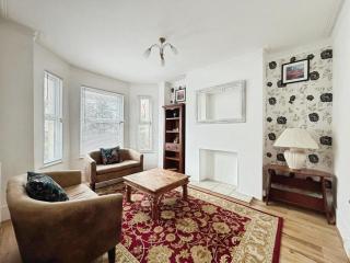Hill View House - spacious holiday home - 0