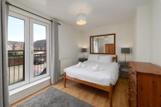 Stylish 2Bed Flat-Free Parking & Bay and City Access - 8