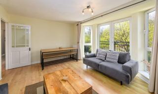 Stylish 2Bed Flat-Free Parking & Bay and City Access - 3
