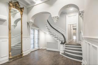 Elegant Victorian Centre City 1 BR Apartment - 1