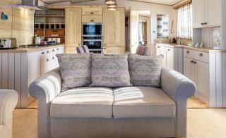 Stylish 2BR Caravan Walk to Beach - 5