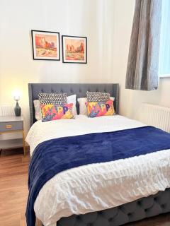 Stylish Studio 2,ensuite,kitchennete,Smart TV,Wifi,Parking,Contractors,NHS,Families welcome - 9