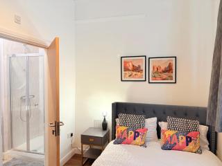Stylish Studio 2,ensuite,kitchennete,Smart TV,Wifi,Parking,Contractors,NHS,Families welcome - 8
