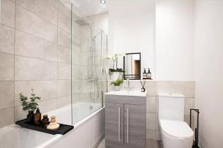 Luxury 2-Bed Apartment in Birmingham City Centre - 3