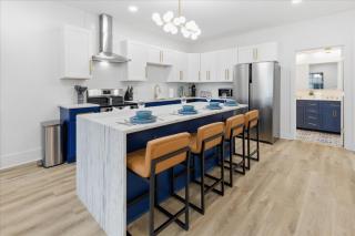 Newly Renovated 4 BR near downtown Indy w Garage - 7