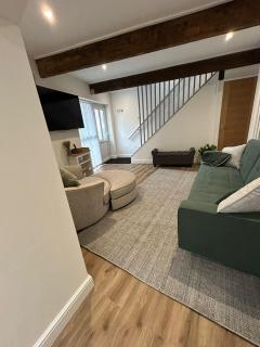 Lovely 2 Bedroom 2 Bathroom Cottage In Cheadle Staffordshire - 2