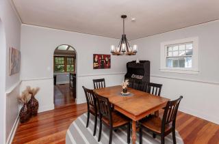 Charming 3BR Modern Retreat - 1